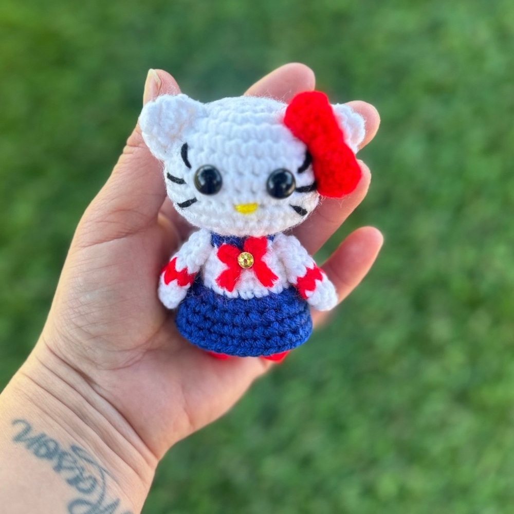 Hello Kitty - Picture 1 of 3
